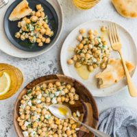 kikärtsallad med citronvinaigrette och feta