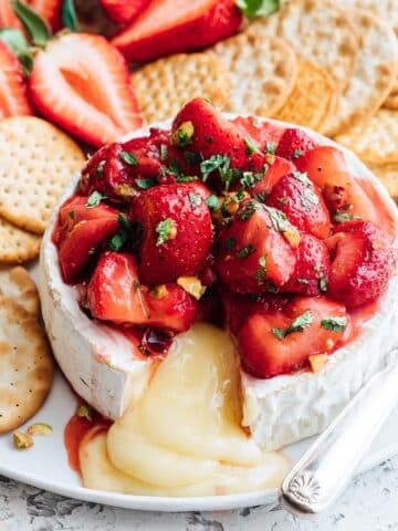 baked brie recipe with honey roasted strawberries {sponsored}