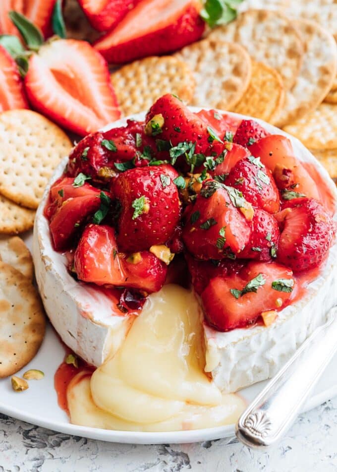 baked brie recipe with honey roasted strawberries {sponsored}