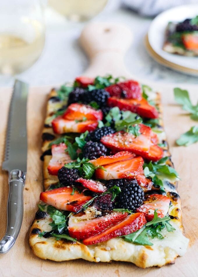 Flatbread Pizza Recipe (Grilled) with Berries, Arugula, and Fontina {sponsored}