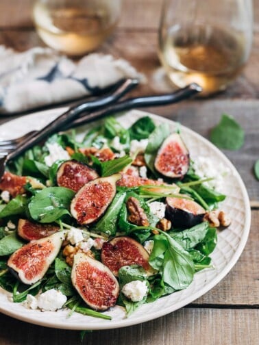 fig salad with goat cheese and baby arugula