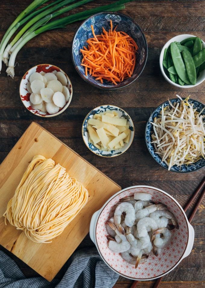 ingredients for shrimp lo mein in bowls