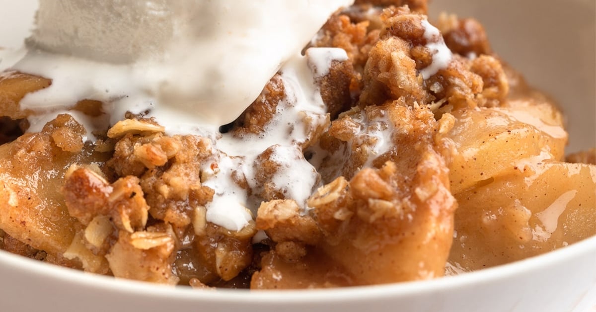 https://stripedspatula.com/wp-content/uploads/2020/09/apple-crisp-social.jpg